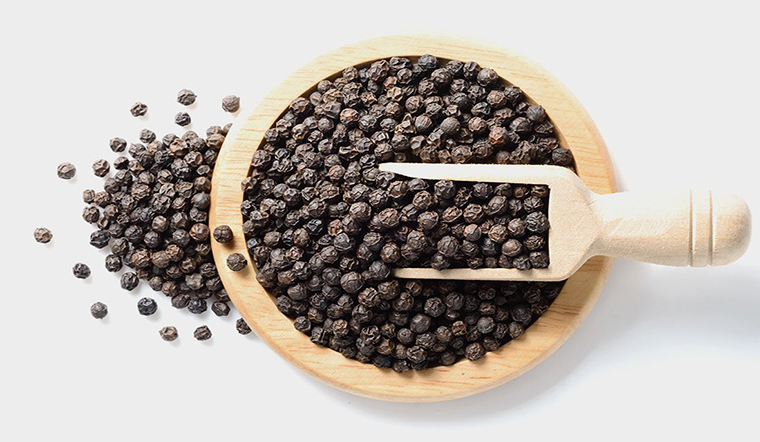 Giá tiêu hôm nay 10/1/2023: Tiếp tục đi ngang, dao động 57.500 - 60.500 đồng/kg