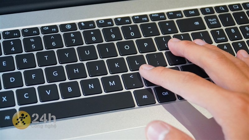 Trên tay Huawei Matebook D16 tại Việt Nam