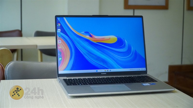 Trên tay Huawei Matebook D16 tại Việt Nam