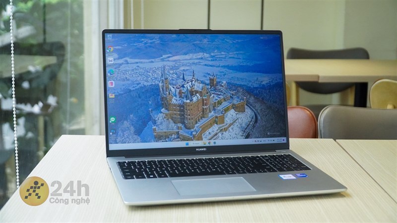 Trên tay Huawei Matebook D16 tại Việt Nam