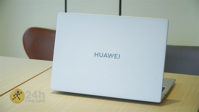 Trên tay Huawei Matebook D16 tại Việt Nam