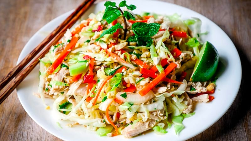 Share how to make delicious boiled meat salad, attractive, change the taste of Tet holiday