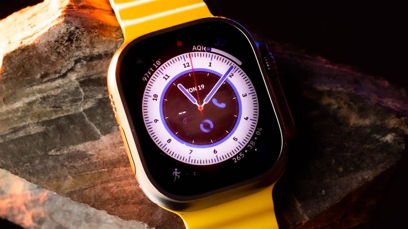 Apple Watch Ultra sẽ được trang bị công nghệ màn hình microLED hoàn toàn mới (Ảnh: CNET)