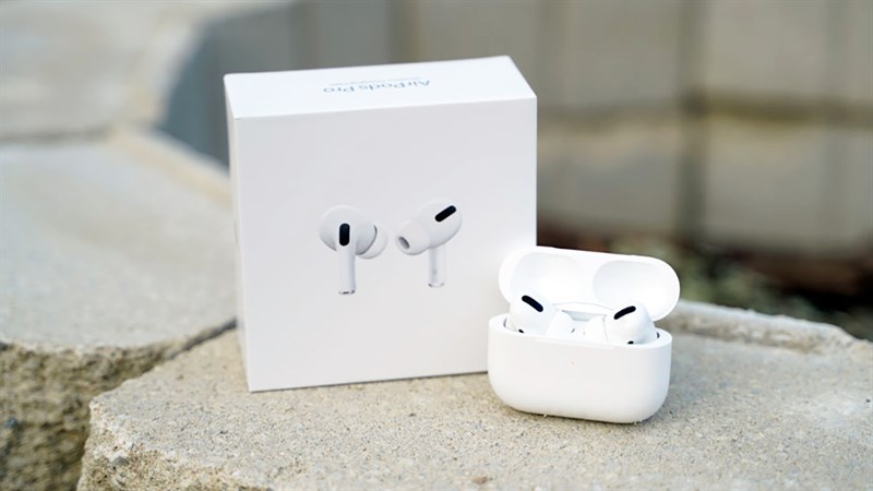 Tiễn ông Táo quân - Bão giá Táo khuyết: Phụ kiện Táo giảm đến 53%