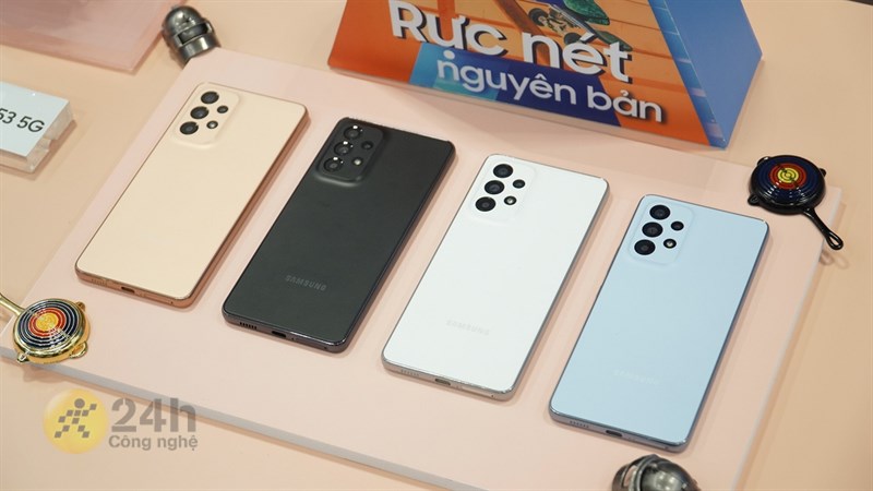 Samsung Galaxy A53 5G: Điện thoại thiết kế đơn giản chơi Tết Samsung Galaxy A53 5G: Điện thoại thiết kế đơn giản chơi Tết