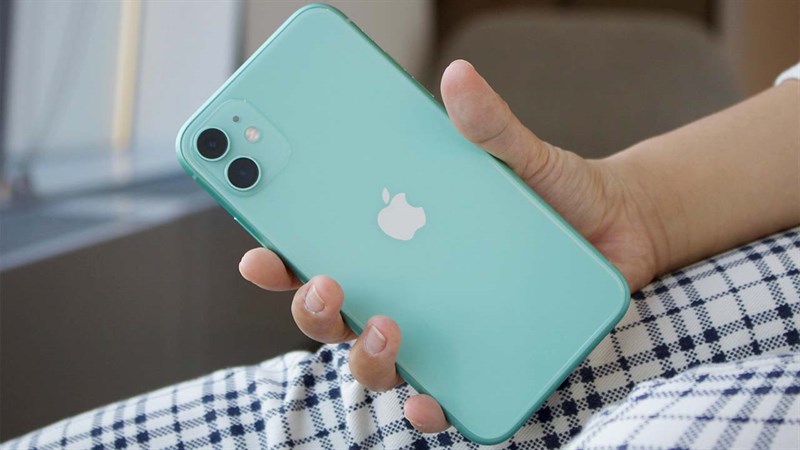 Tiễn Táo về trời, iPhone 11 giá thấp chưa từng có, về mốc 10.59 triệu