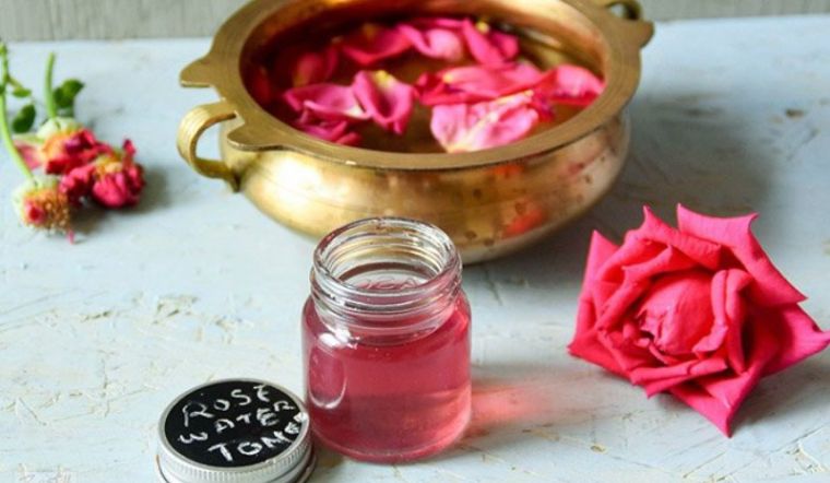 3 cách làm son dưỡng môi từ hoa hồng vừa lên màu đẹp vừa an toàn