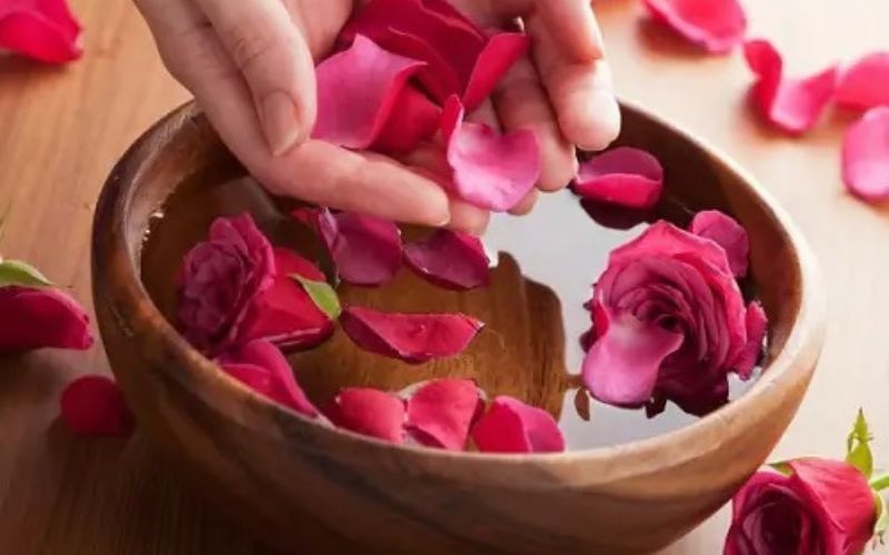 3 ways to make lip balm from roses that are both beautiful and safe