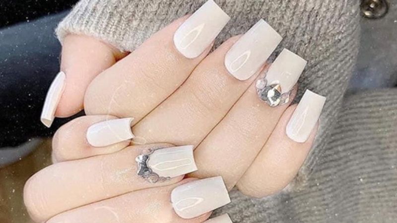 Nail đen trắng cute và sang chảnh