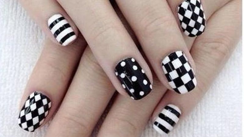 Mẫu Nail Màu Đen Đơn Giản Đẹp Sang Chảnh Cá Tính