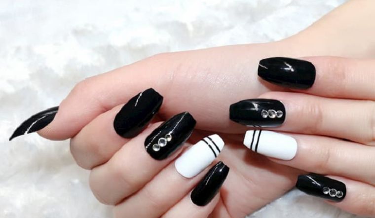 100 mẫu nail đen trắng cá tính, độc đáo, dẫn đầu xu hướng