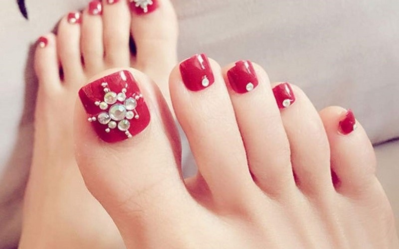 Mẫu nail chân đính đá trơn đẹp