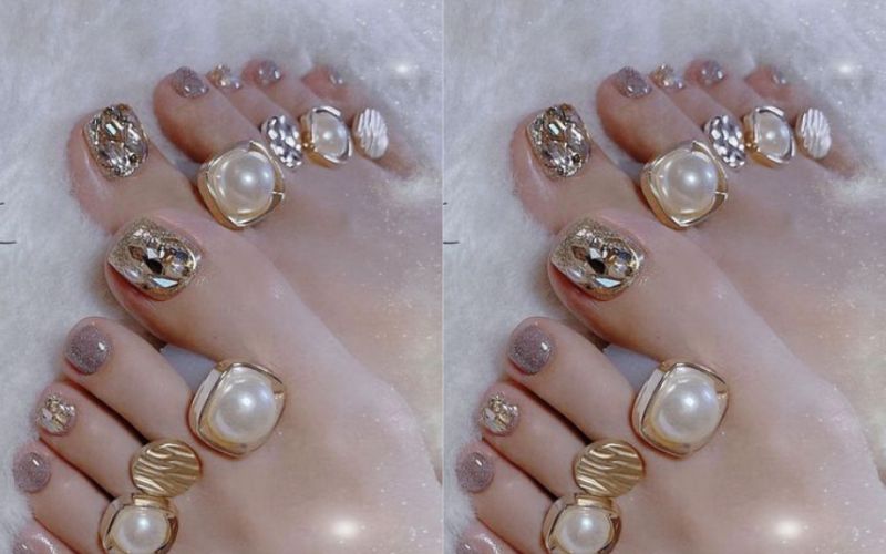 Mẫu nail chân đính đá cầu kỳ, ấn tượng tao nhã