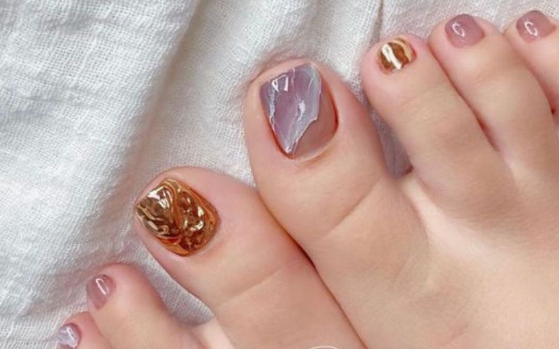 Mẫu nail chân đính đá đi biển