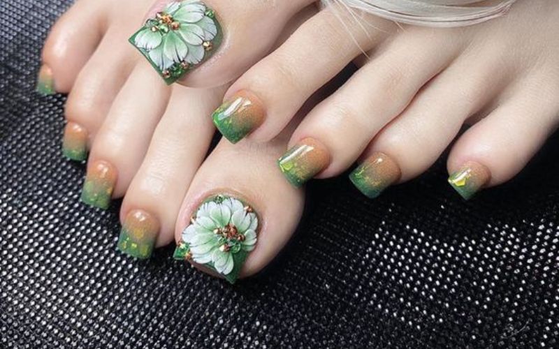 Mẫu nail chân đính đá đắp hoa sang trọng ấn tượng