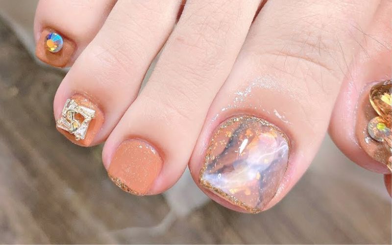 Mẫu nail chân đính đá hình học