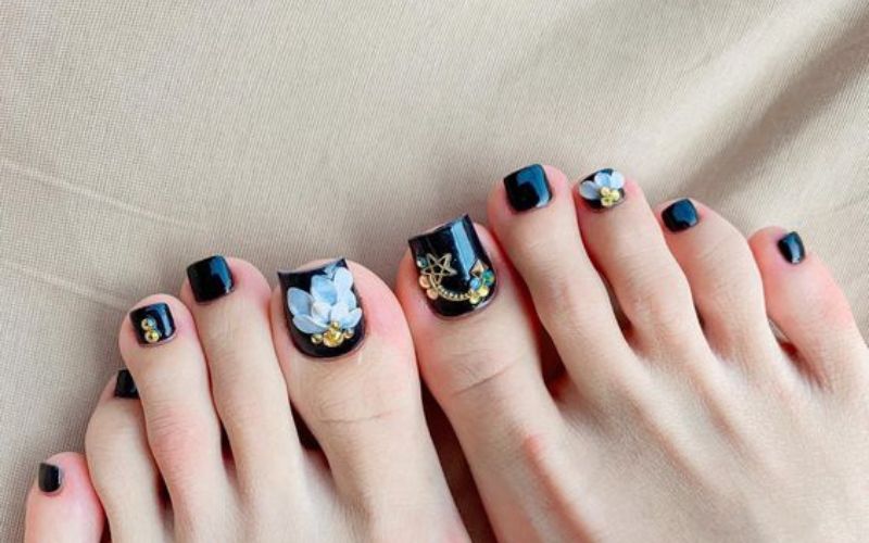 Làm bộ nail chân đính đá