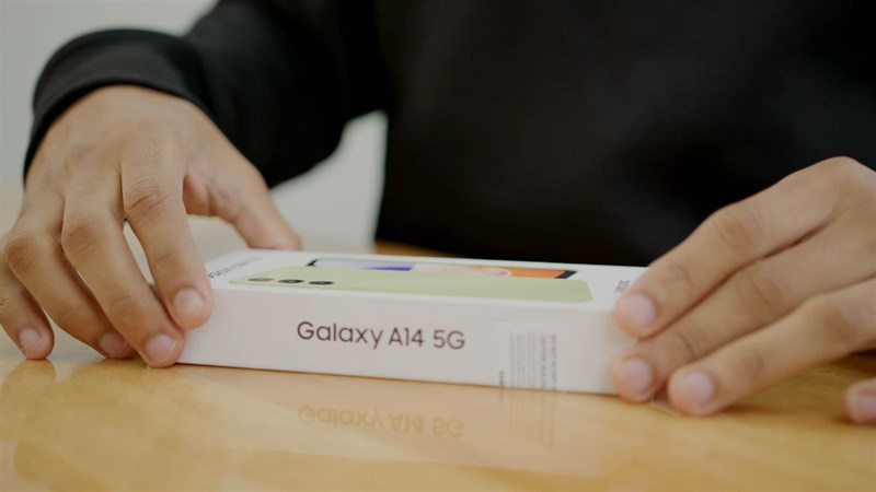 Trên tay Galaxy A14 5G: Thiết kế đẹp, pin lớn cùng camera selfie 13 MP
