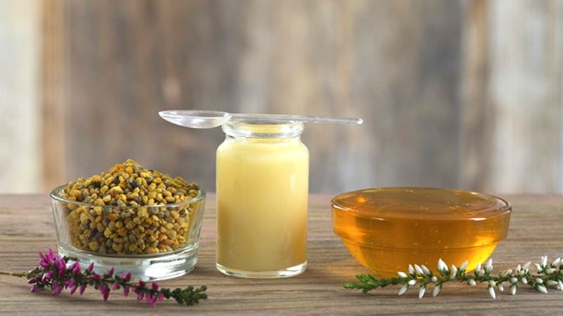 Use royal jelly and honey to condition your hair