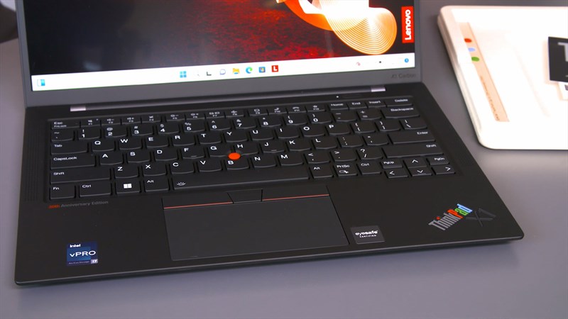 ThinkPad X1 30th Anniversary được trang bị hệ thống bàn phím tenkeyless cùng chiếc TrackPoint huyền thoại ThinkPad X1 30th Anniversary được trang bị hệ thống bàn phím tenkeyless cùng chiếc TrackPoint huyền thoại