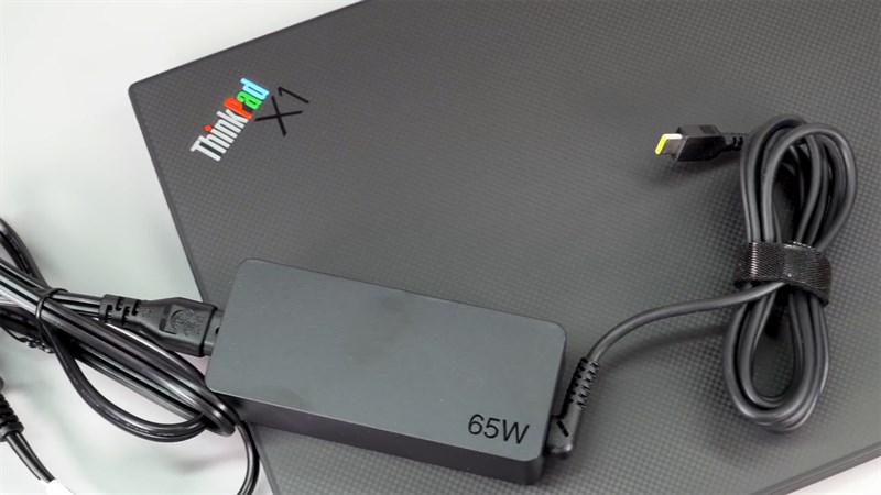ThinkPad X1 30th Anniversary có thể được sạc với bộ sạc 65 W đi kèm hoặc các bộ sạc bên thứ ba với thông số tương tự ThinkPad X1 30th Anniversary có thể được sạc với bộ sạc 65 W đi kèm hoặc các bộ sạc bên thứ ba với thông số tương tự