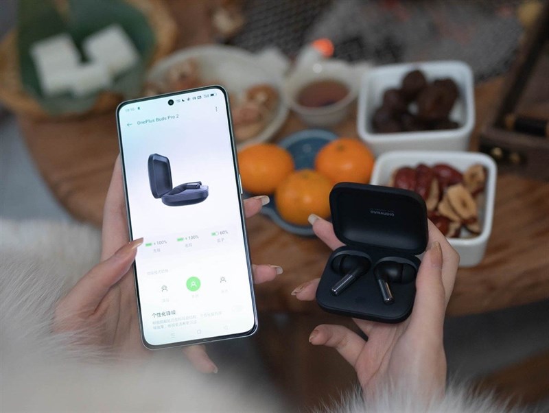 Trên tay OnePlus Buds Pro 2: Thiết kế cá tính, pin dùng đến 39 tiếng