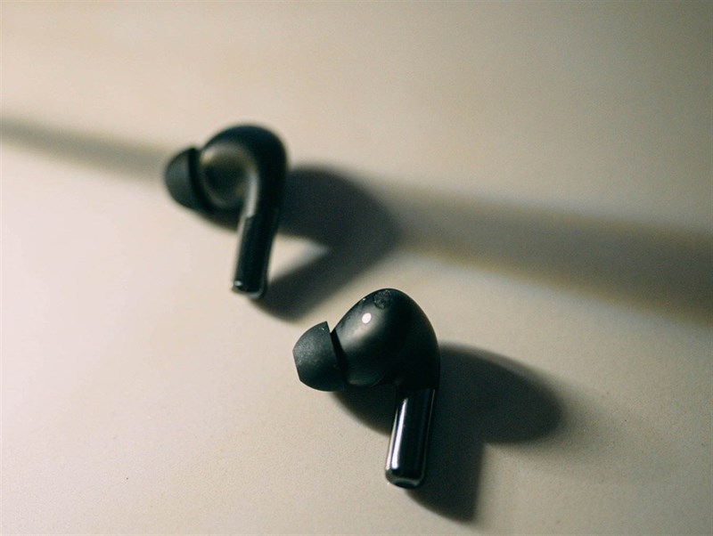 Trên tay OnePlus Buds Pro 2: Thiết kế cá tính, pin dùng đến 39 tiếng