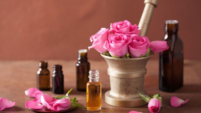 Benefits of washing the face with rose water