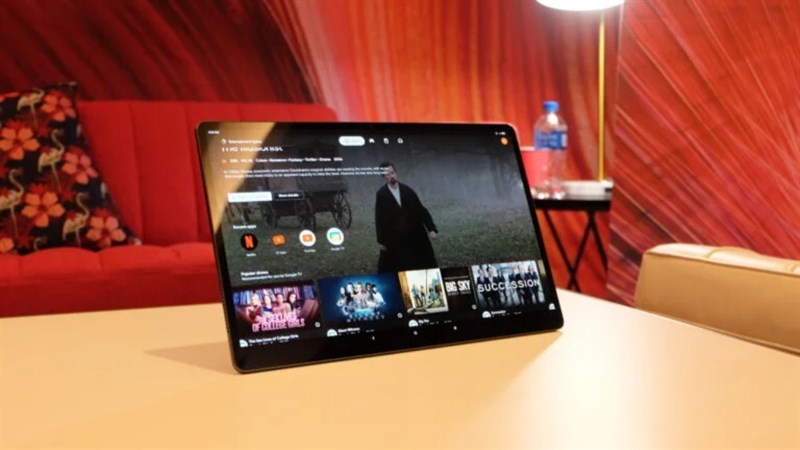 Màn hình của máy còn có tần số quét lên đến 120 Hz, giúp các chuyển động nội dung và thao tác vuốt, chạm trở nên mượt mà, trơn tru hơn.