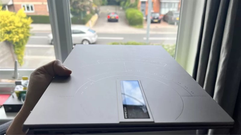 ASUS Zenbook 14X OLED Space Edition đáp ứng các tiêu chuẩn về độ bền MIL-STD-810H.