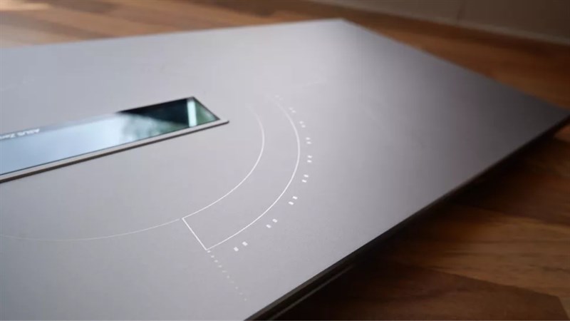 ASUS Zenbook 14X OLED Space Edition đi kèm với RAM lên tác giả 32 GB, dung lượng lưu trữ tác giả đa 1TB cùng ba tùy chọn CPU - Core i5-12500H, Core i7-12700H và Core i9-12900H.