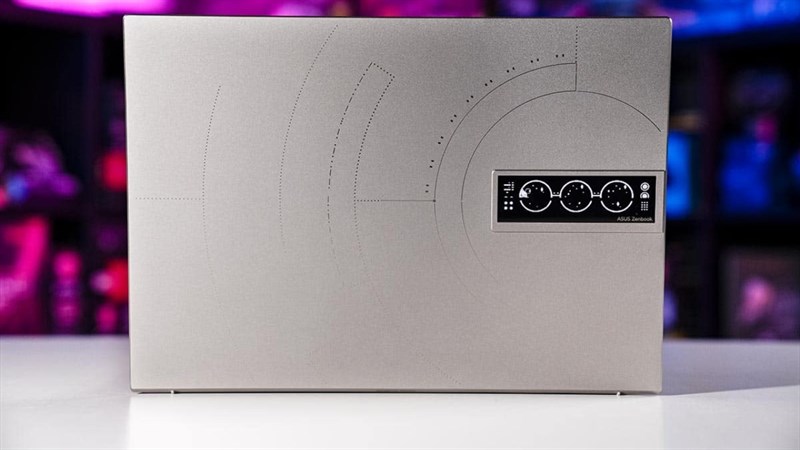 ASUS đã trang bị cho Zenbook 14X OLED Space Edition một ổ SSD M.2 NVMe PCIe 4.0 1 TB.