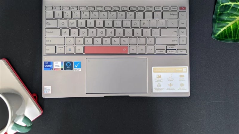 Tác giả cũng muốn nút nguồn được đặt xa hơn một chút so với các phím Delete và Home vì đôi khi sẽ bị vô tình nhấn nhầm.