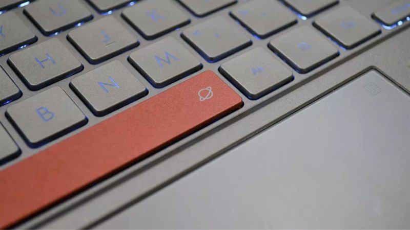 Tác giả thấy bố cục bàn phím của ASUS Zenbook 14X OLED Space Edition rất thoải mái.