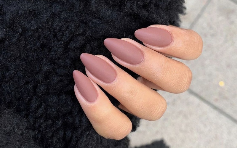 Màu nail hồng nude