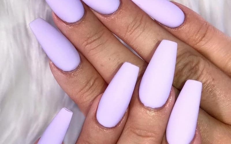 Mẫu nail màu tím thể hiện sự nữ tính, nhẹ nhàng