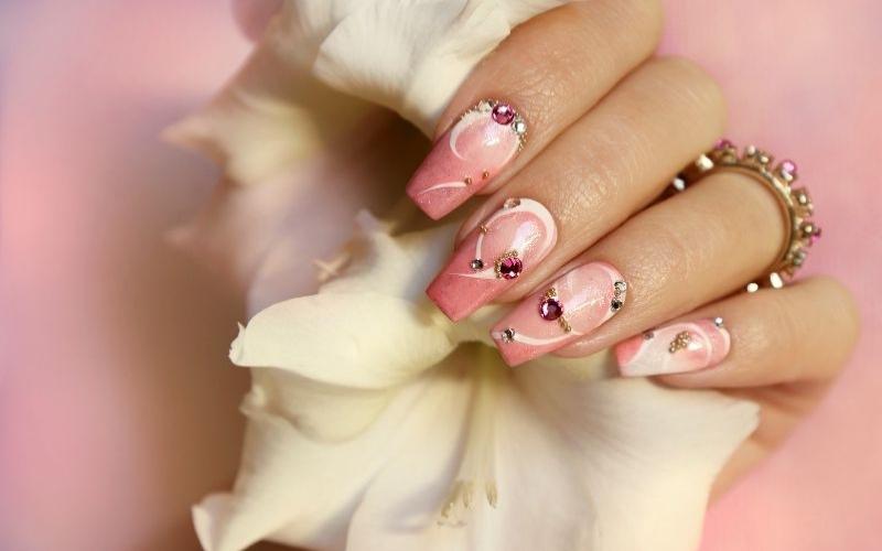 Màu light pink and metallic được rất nhiều bạn gái da ngăm yêu thích