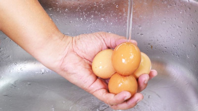Trứng đã rửa được bảo quản trong tủ lạnh