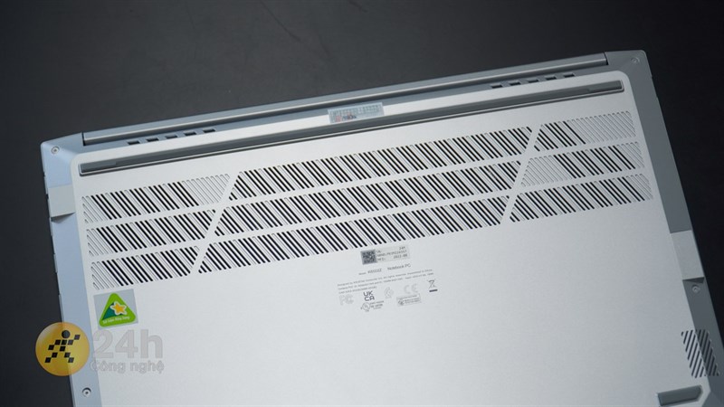 Hệ thống tản nhiệt của Vivobook Pro 15 OLED bao gồm 2 quạt 86 với kích thước lớn. Hệ thống tản nhiệt của Vivobook Pro 15 OLED bao gồm 2 quạt 86 với kích thước lớn.