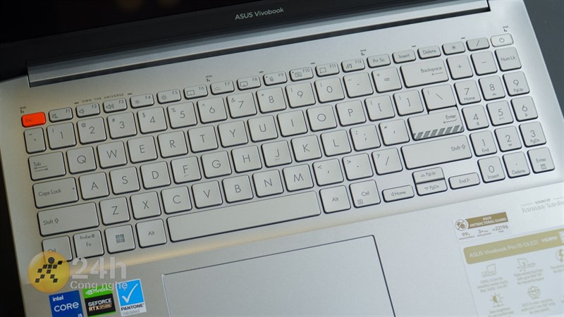 Bàn phím fullsize của Vivobook Pro 15 OLED. Bàn phím fullsize của Vivobook Pro 15 OLED.