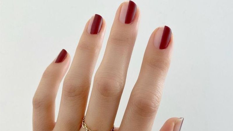 Mẫu nail đỏ nhám nửa móng cực lạ