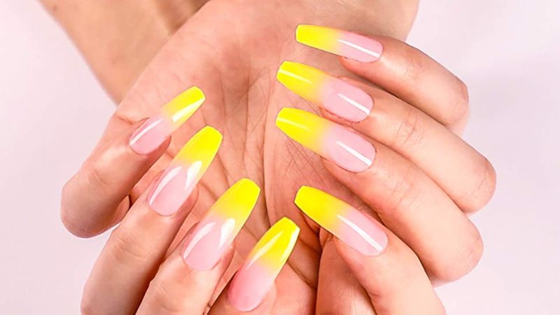 Nail vàng tươi ombre