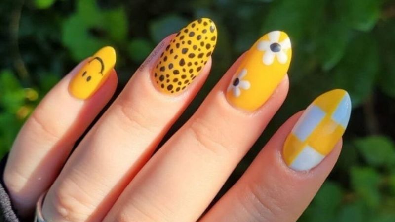 Độc lạ với mẫu nail có cách trang trí khác biệt ở từng móng