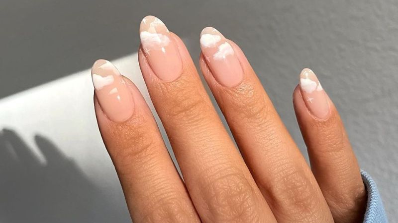 Nail trong với những đám mây nhỏ