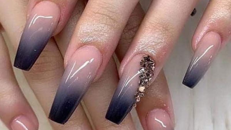 Nail đính đá ombre tím - nude