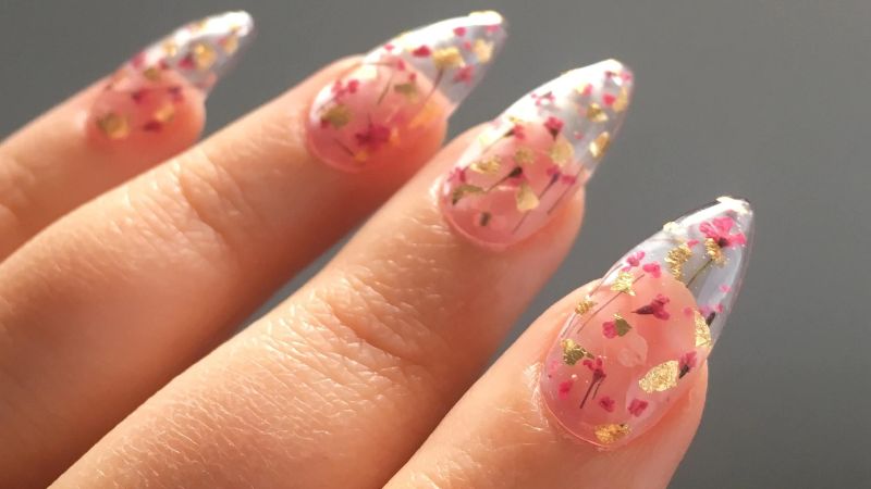 Nail trong suốt đính hoa