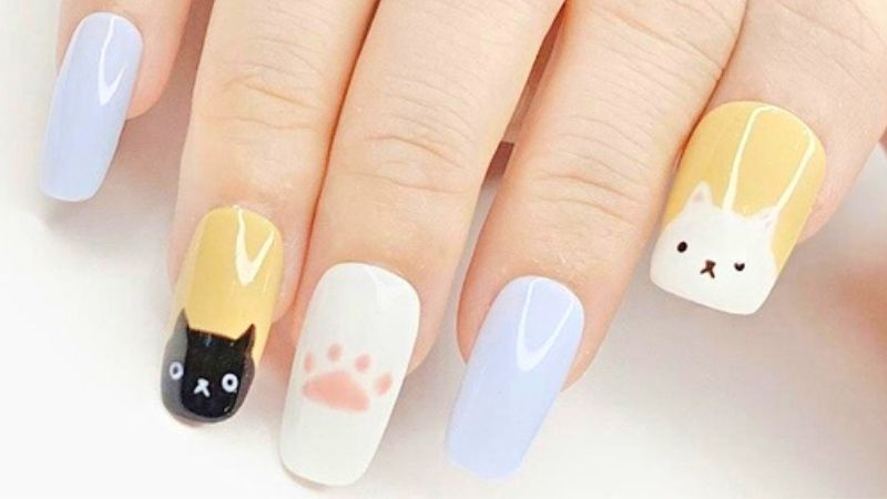 Mẫu nail hình mèo trên nền pastel