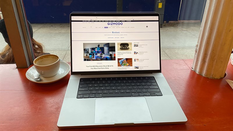 Trên tay MacBook Pro M2 Max