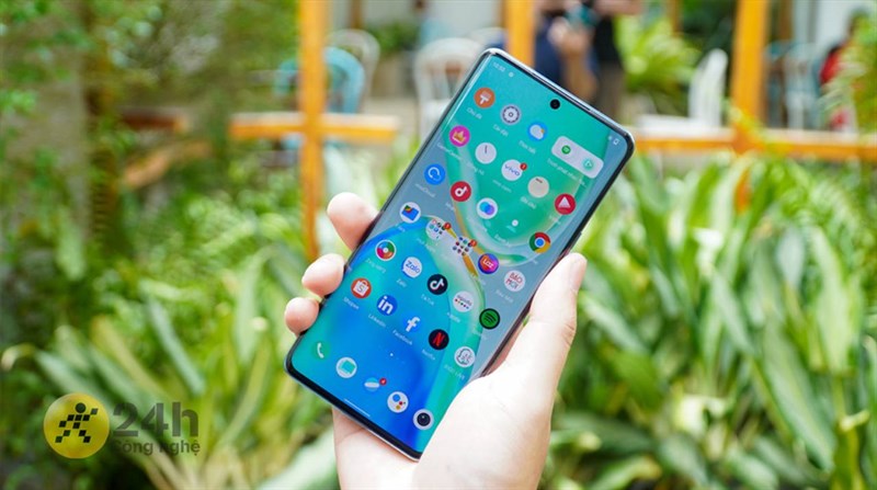 Tiền lì xì nhiều thì nên mua 'em' điện thoại cận cao cấp nào là hợp lý?