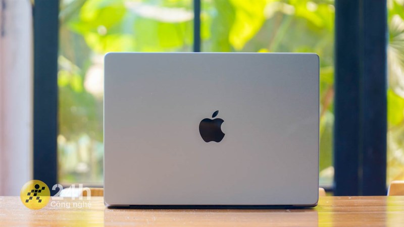 MacBook Pro 14 inch 2023 sở hữu thiết kế sang trọng, gọn nhẹ tương tự như thế hệ đi trước MacBook Pro 14 inch 2023 sở hữu thiết kế sang trọng, gọn nhẹ tương tự như thế hệ đi trước
